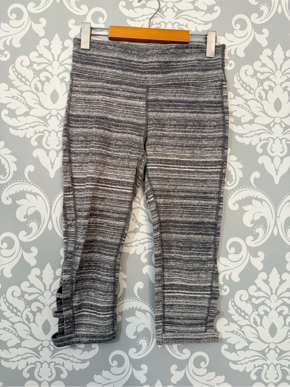 💫4/$25 • Xersion Grey Space-Dye Cropped Performance Leggings